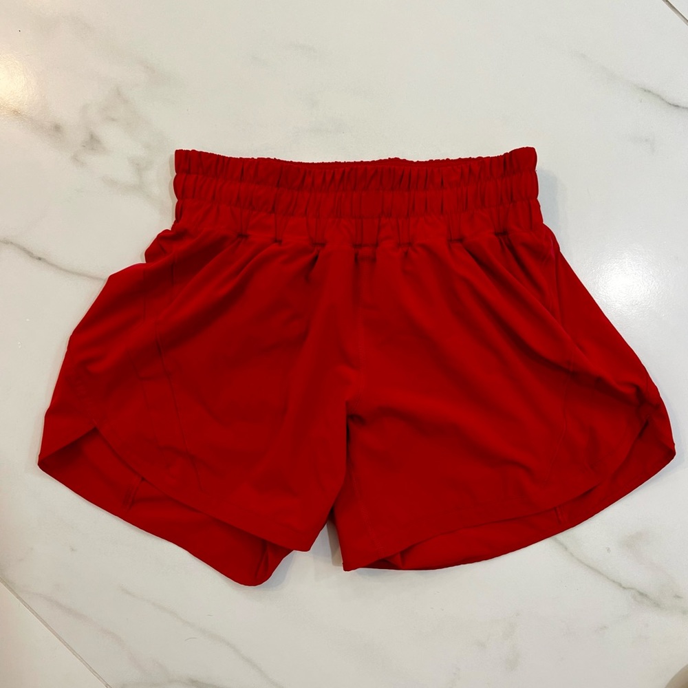 Authentic Lululemon size 6, 5 inch track that mid-rise lined shorts